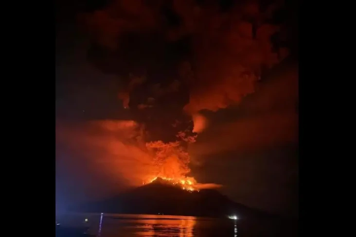 Gunung Ruang di Sitaro...