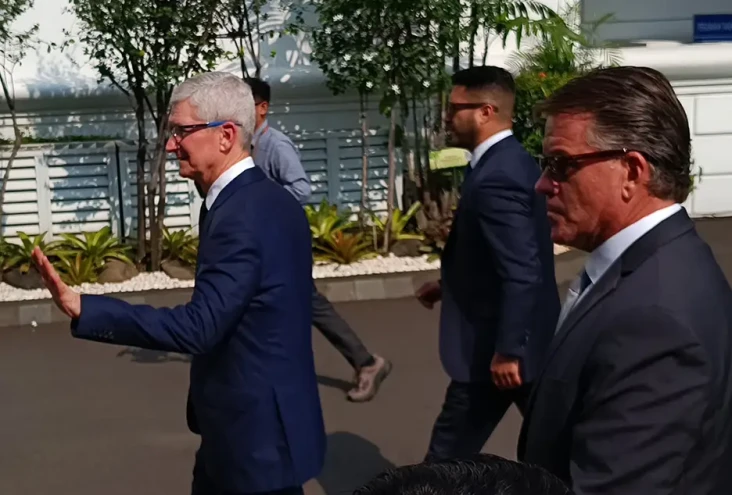 CEO Apple Bertemu Jokowi...