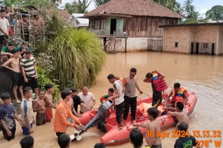 Banjir Bandang Terjang...