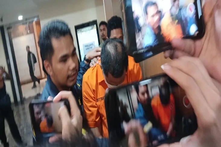 Penampakan Pria Ngadu...