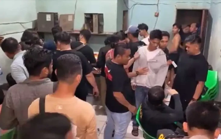 Polisi Gerebek Warnet...