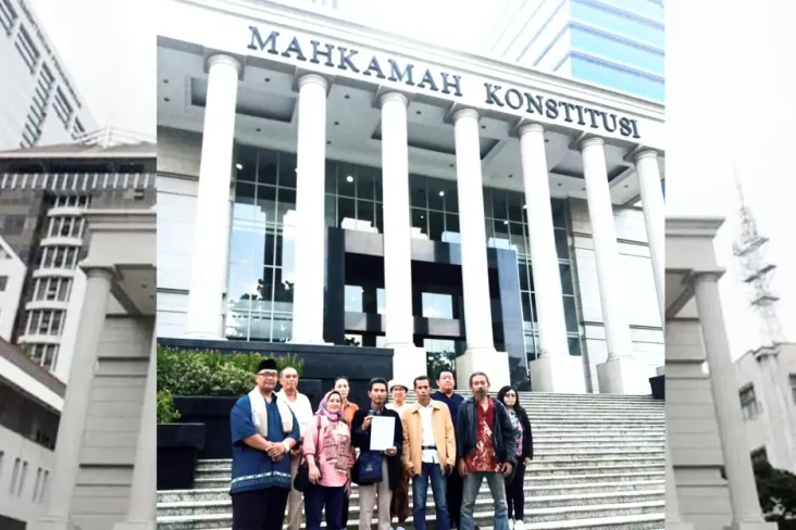 Gerakan Rakyat Menggugat...