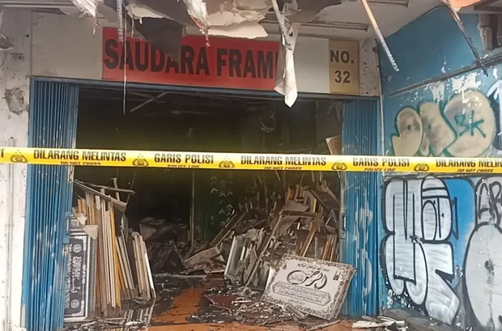 Lukisan Kaligrafi Tak...
