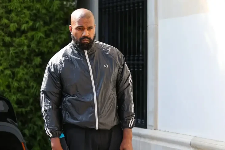 Kanye West Hajar Pria...