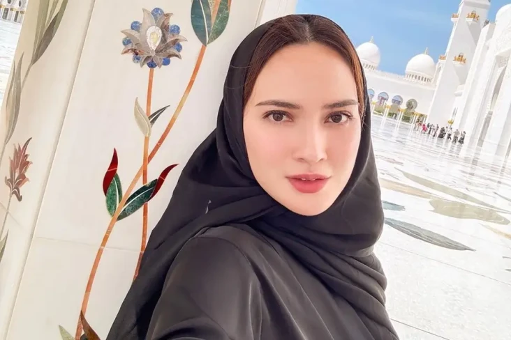 Shandy Aulia Tertahan...