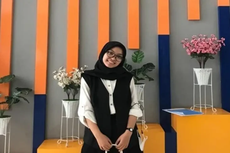 Perkenalkan Septia Sari,...