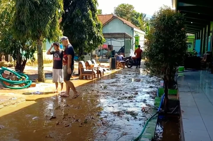 Banjir Bandang dan Longsor...