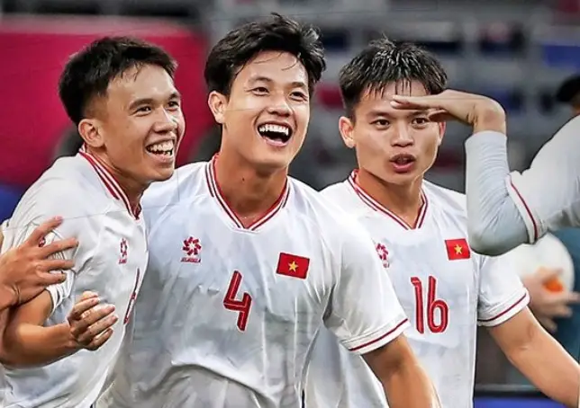 Timnas Vietnam Lolos...