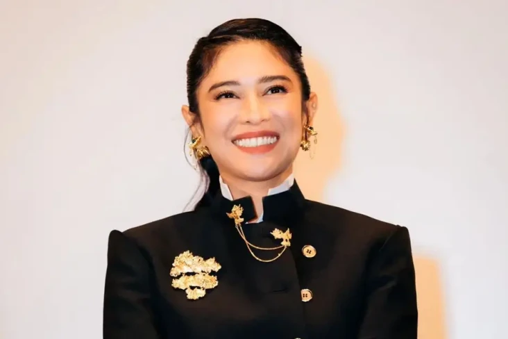 Pesan Dian Sastro untuk...
