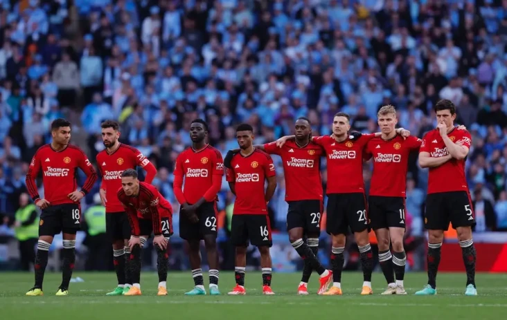 Manchester United Lolos...