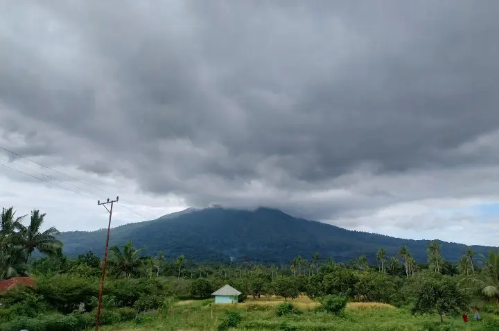 Gunung Lewotobi Laki-Laki...