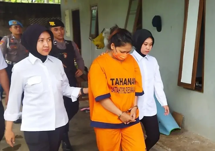 Wanita Muda Jadi Bos...