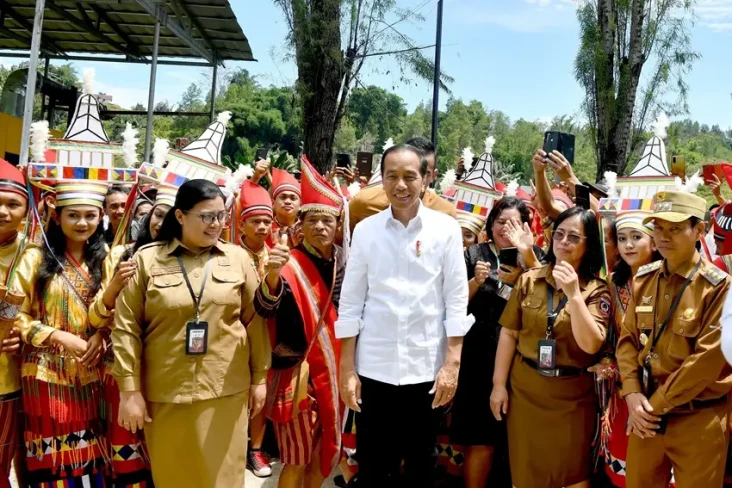 Jokowi Janji Sekolahkan...