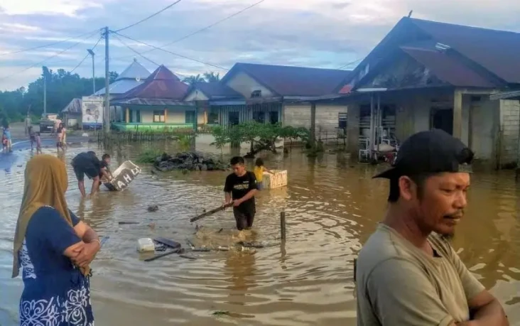 Banjir Rendam Puluhan...