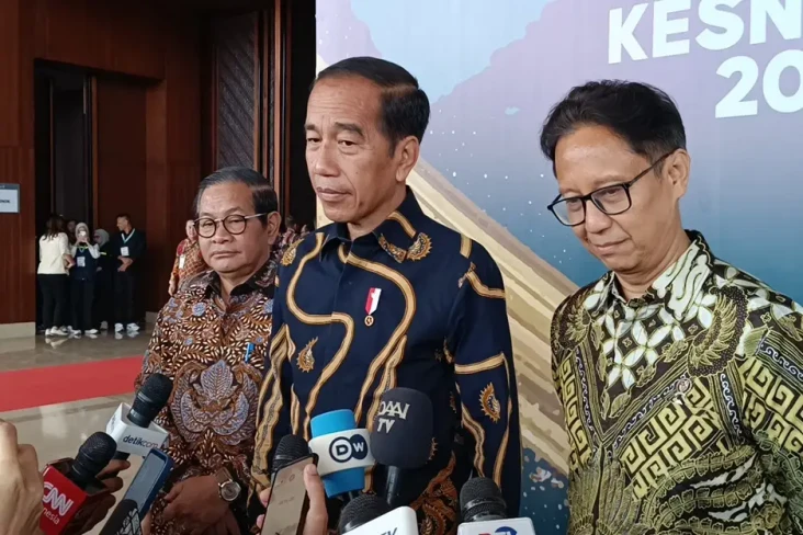 Jokowi Tak Bentuk Tim...