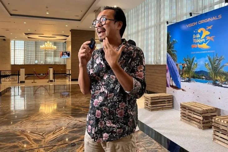 Jadi Director Sekaligus...