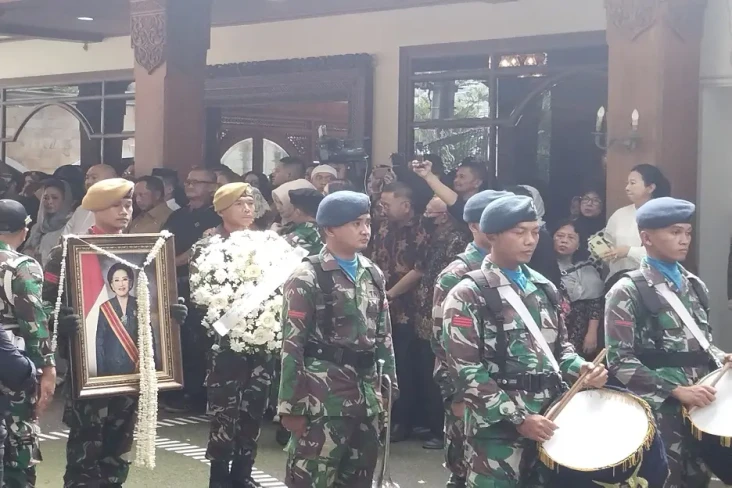 Diberangkatkan ke Pemakaman,...