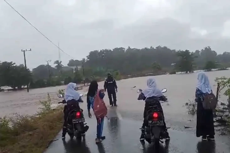 Bone Diterjang Banjir,...