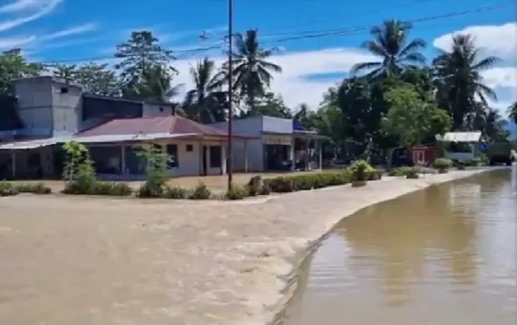 Banjir dan Longsor di...