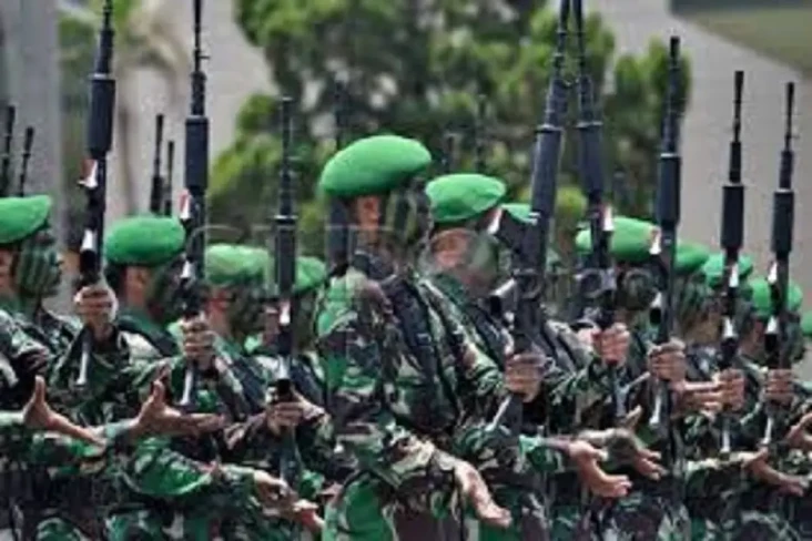Prajurit TNI Tersambar...