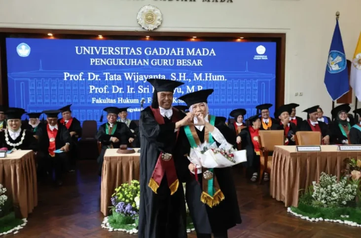Unik, Pasutri Ini Kompak...