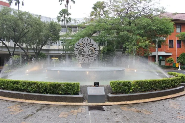 10 Universitas Terbaik...