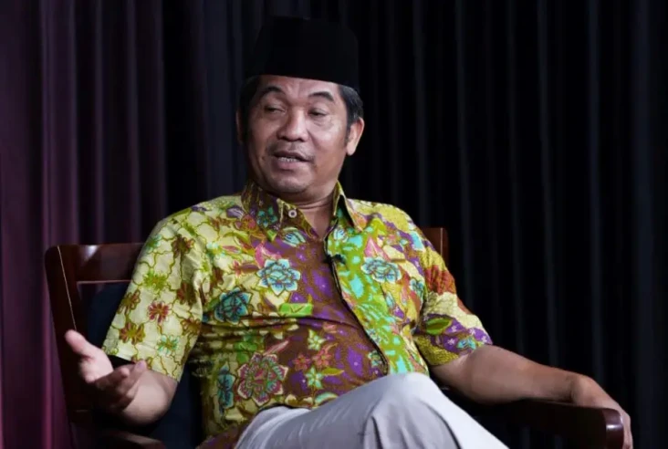 Semua Merapat ke Kekuasaan,...