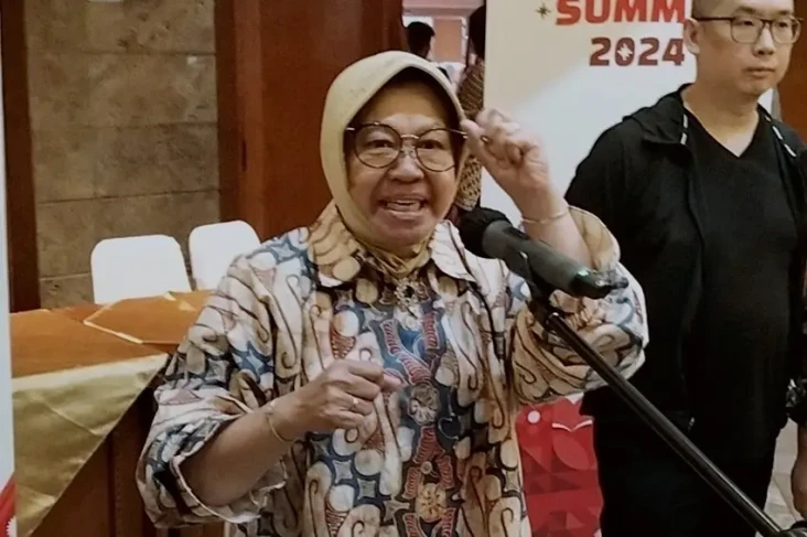 Risma Pantau Emak-emak...