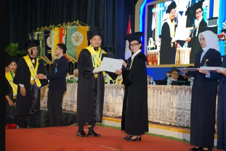 Arif Muazam Jadi Lulusan...