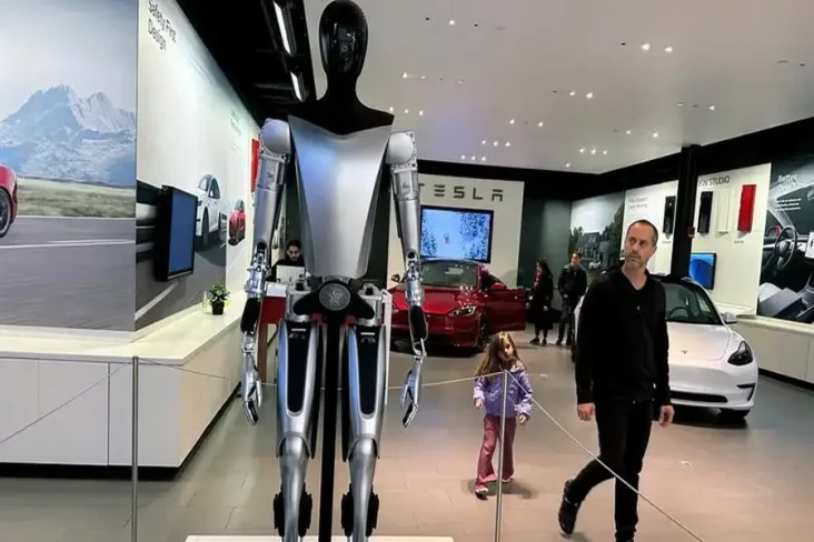 Elon Musk Sebut Robot...