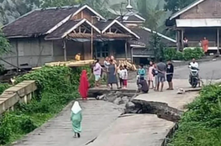 Jalan Cisimeut Lebak...