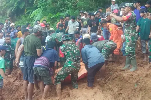 Longsor Terjang Toraja...