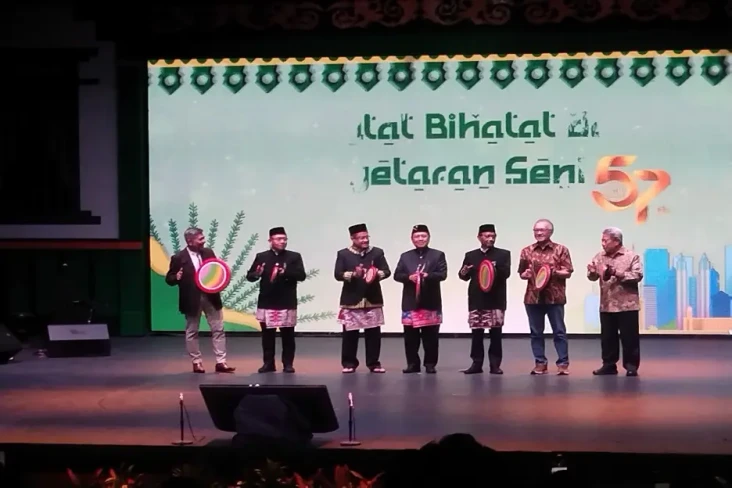 Momen Mahfud MD Baca...