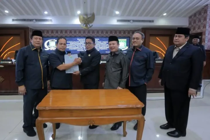 Sidang Paripurna DPRD...