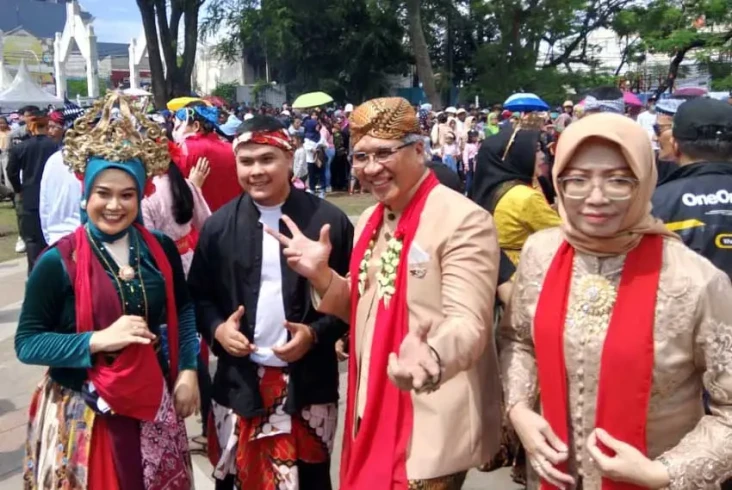 Hari Tari se-Dunia,...