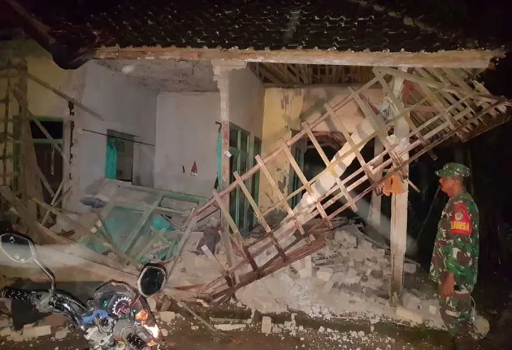 21 Rumah dan 2 Sarana...