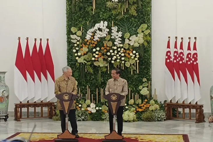 Jokowi dan PM Lee Bahas...