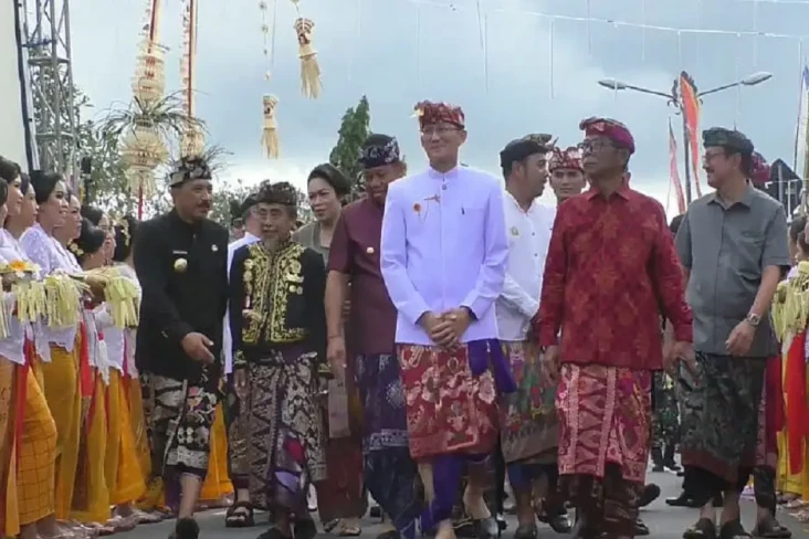 Sandiaga Uno Buat Keris...
