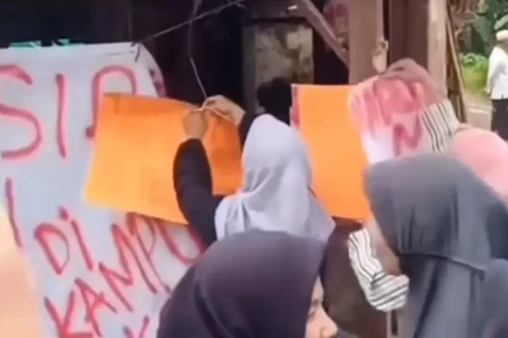 Kesal! Emak-emak di...