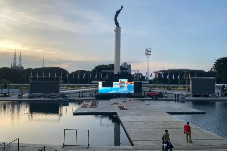 Tiga Layar Besar Disiapkan...