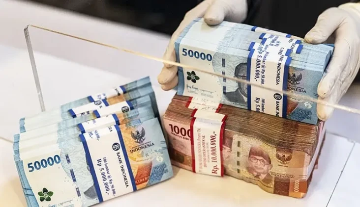 Rupiah Makin Nelongso,...