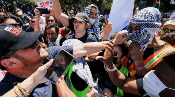 Demonstran Pro-Palestina...