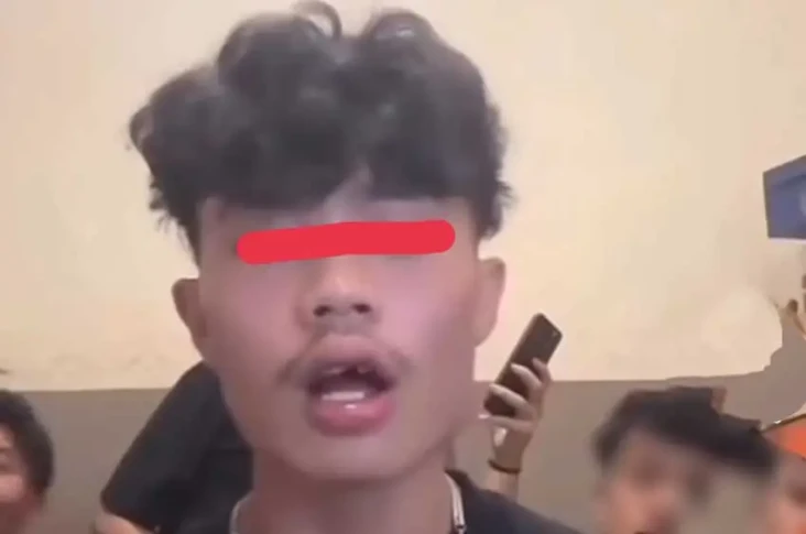 Polisi Kantongi Identitas...