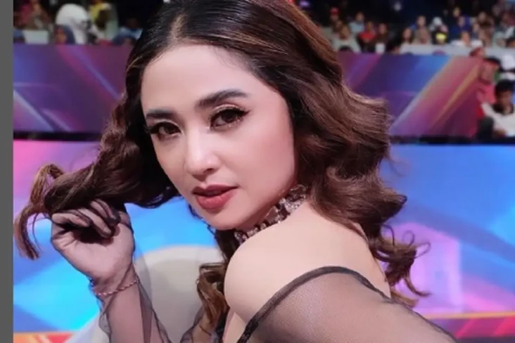 Dewi Perssik Singgung...
