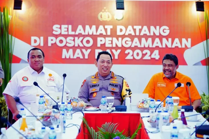 Kapolri Kembangkan Atase...