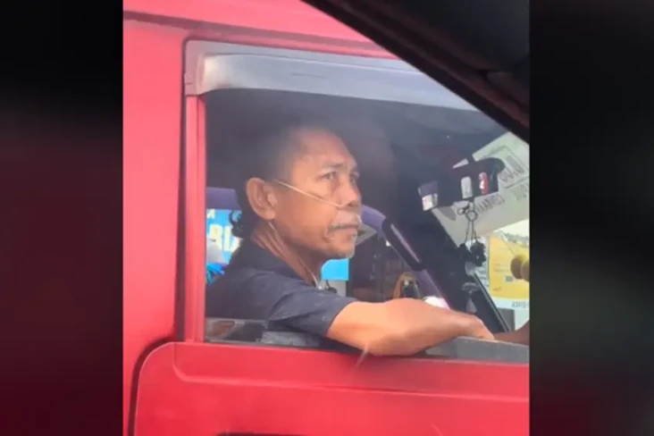 Sopir Angkot Ini Tetap...