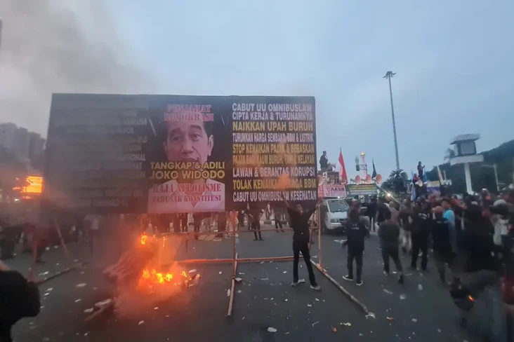 Lampiaskan Kekecewaan...