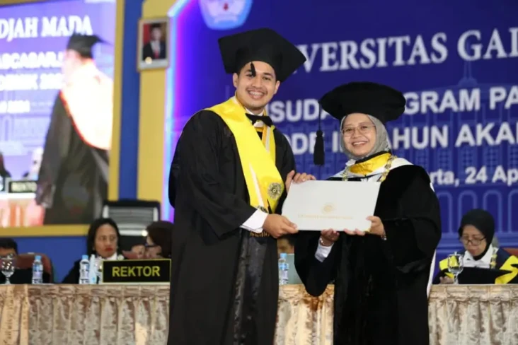 Cerita Aulia Ayub, Wisudawan...