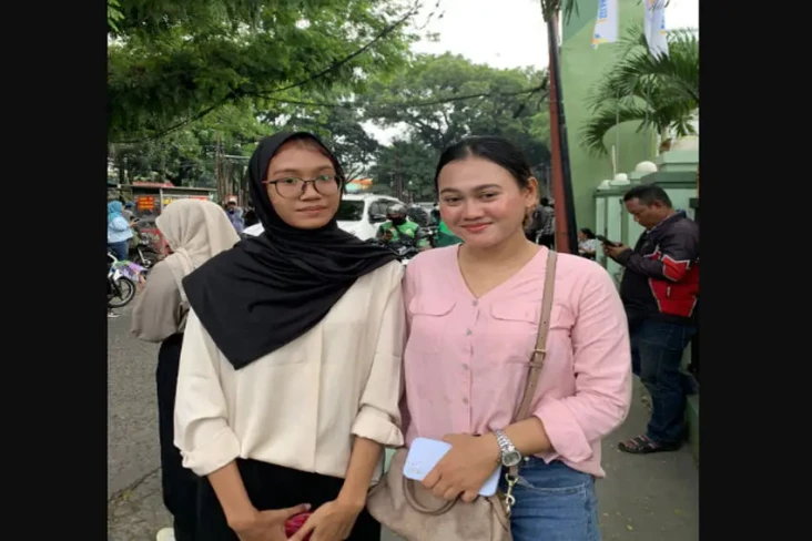 Ditemani Kakaknya sejak...