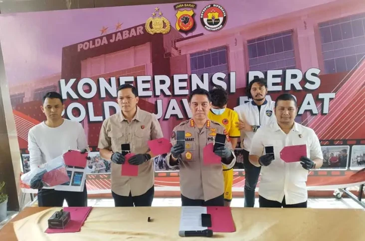 Polda Jabar Tangkap...